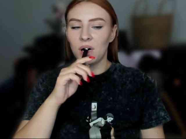 RedheadDevil webcam
