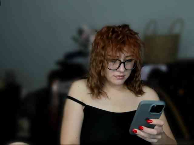 RedheadDevil webcam