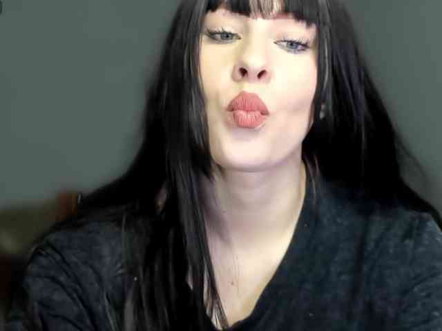 RedheadDevil webcam
