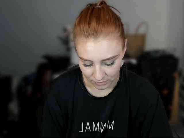 RedheadDevil webcam