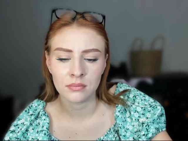 RedheadDevil webcam