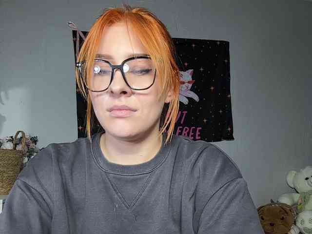 RedheadDevil webcam