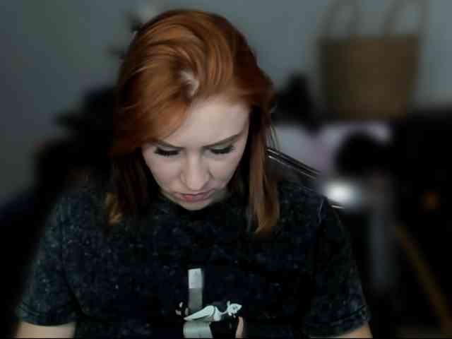 RedheadDevil webcam