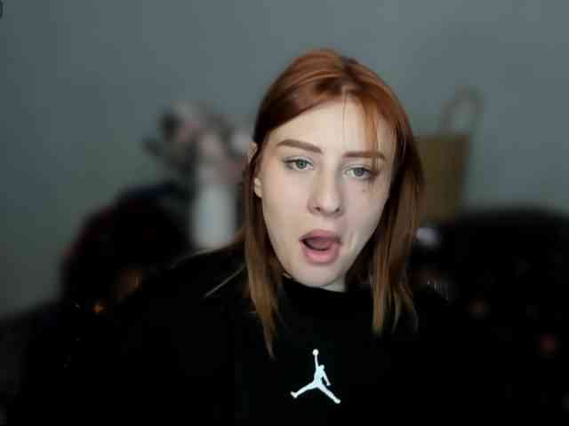 RedheadDevil webcam