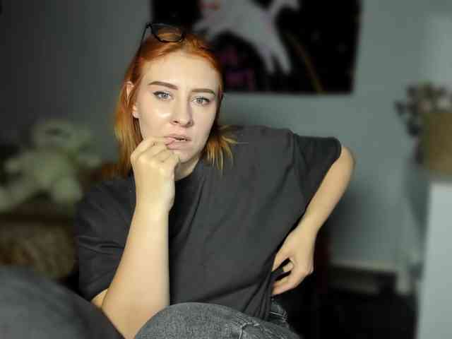 RedheadDevil webcam