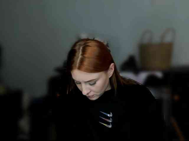 RedheadDevil webcam