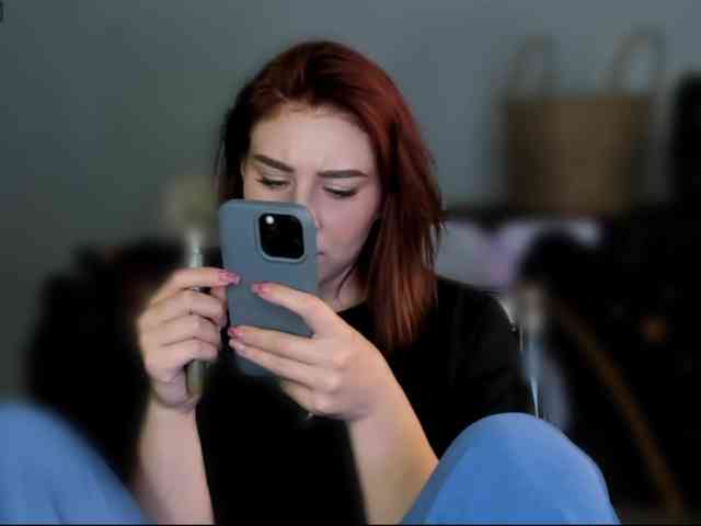 RedheadDevil webcam