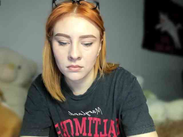 RedheadDevil webcam