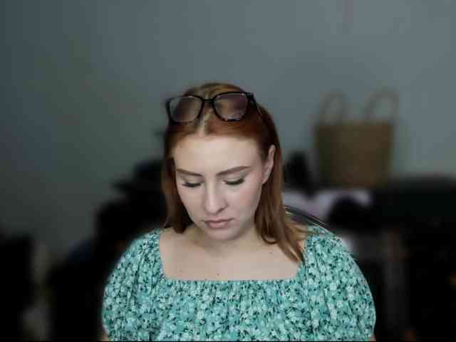RedheadDevil webcam