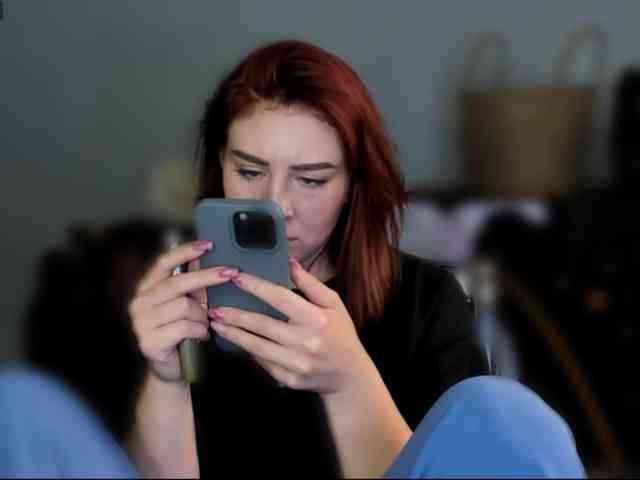 RedheadDevil webcam
