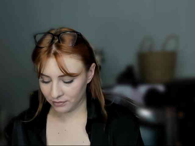 RedheadDevil webcam