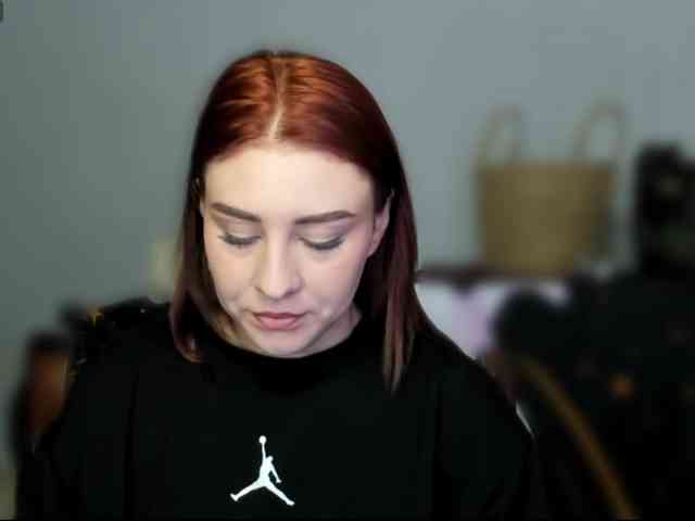 RedheadDevil webcam