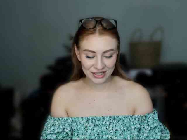 RedheadDevil webcam