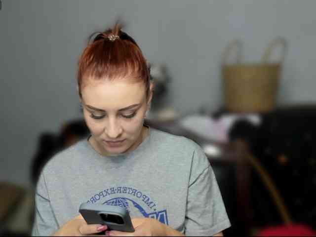RedheadDevil webcam