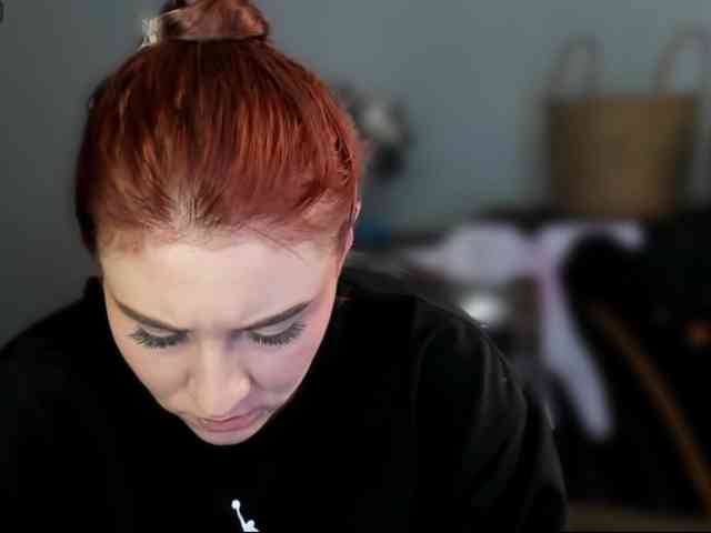 RedheadDevil webcam