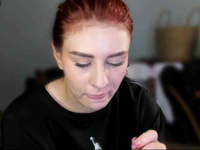 RedheadDevil webcam