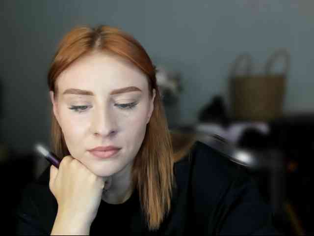 RedheadDevil webcam