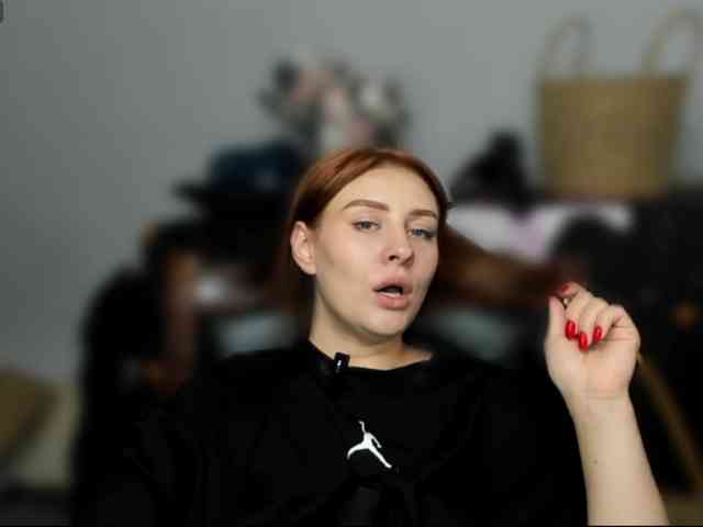 RedheadDevil webcam