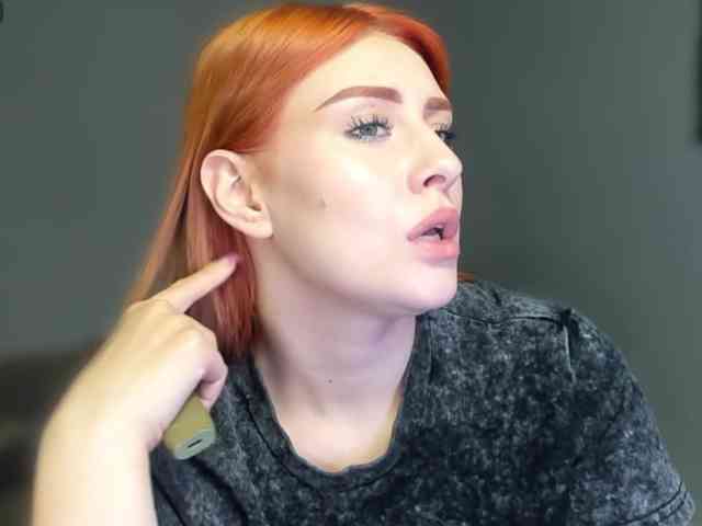 RedheadDevil webcam