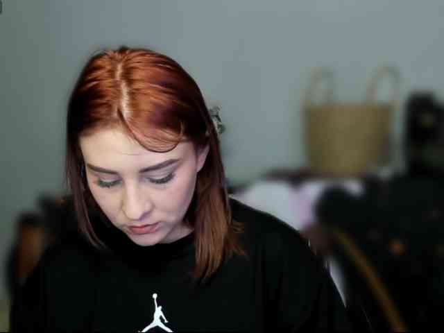 RedheadDevil webcam