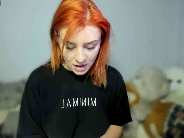 RedheadDevil webcam