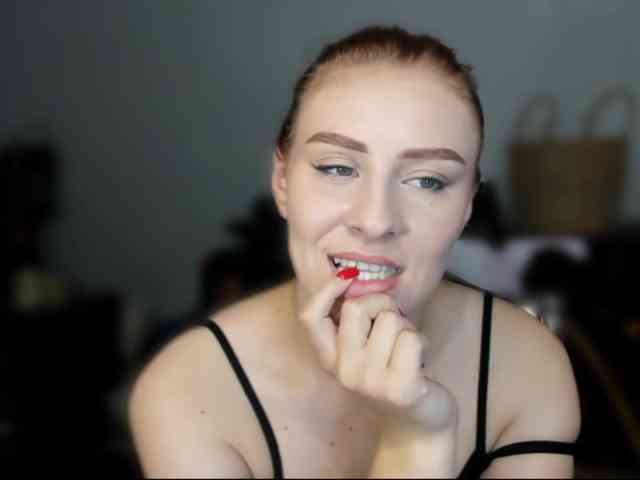 RedheadDevil webcam