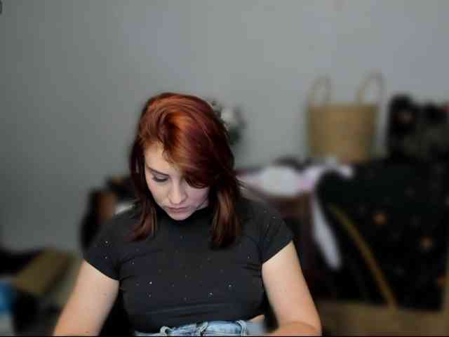 RedheadDevil webcam