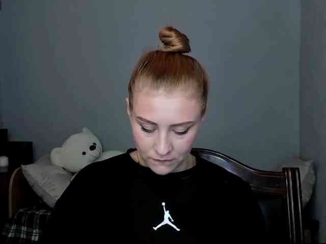 RedheadDevil webcam