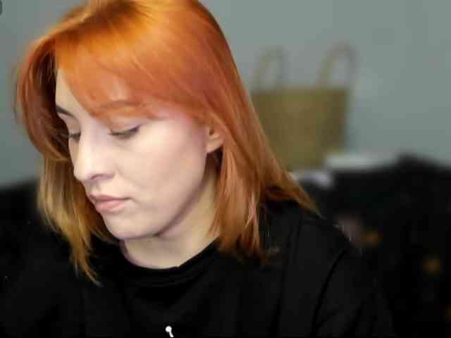 RedheadDevil webcam