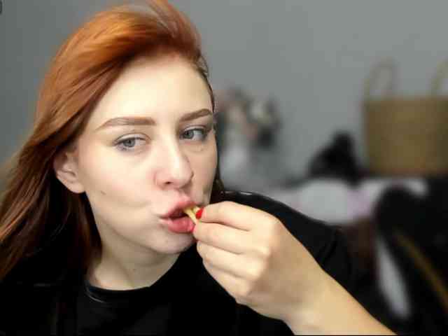 RedheadDevil webcam