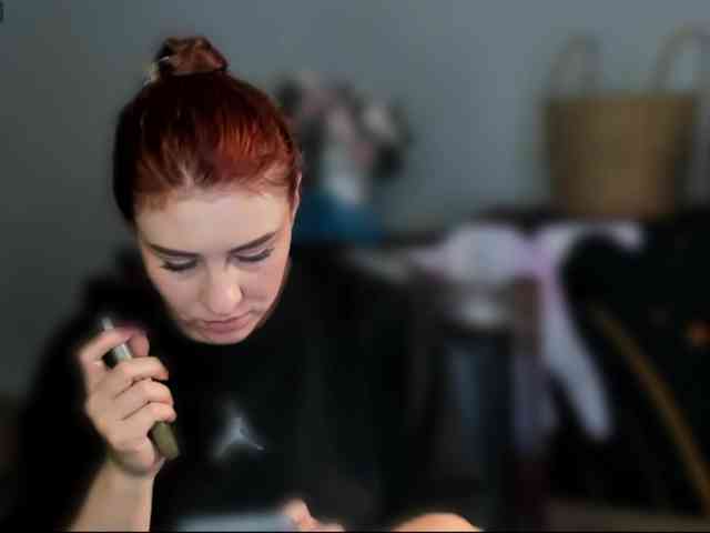 RedheadDevil webcam