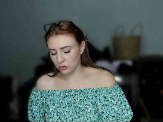 RedheadDevil webcam