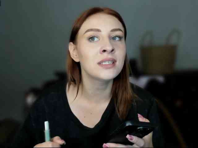 RedheadDevil webcam