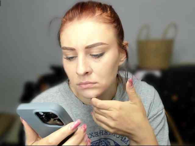 RedheadDevil webcam