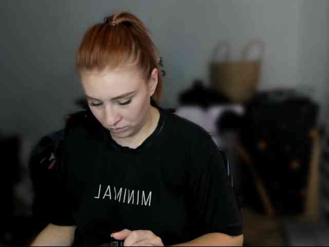 RedheadDevil webcam