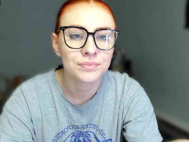 RedheadDevil webcam