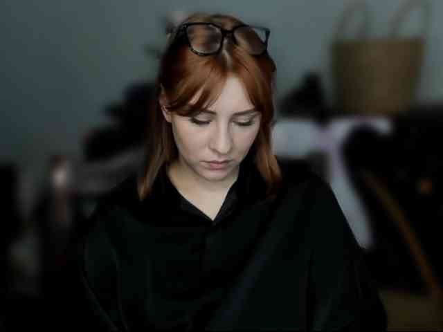 RedheadDevil webcam