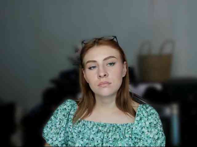 RedheadDevil webcam