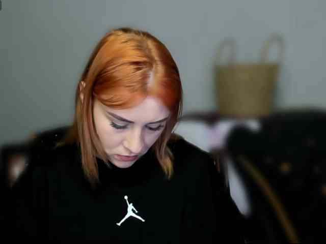 RedheadDevil webcam
