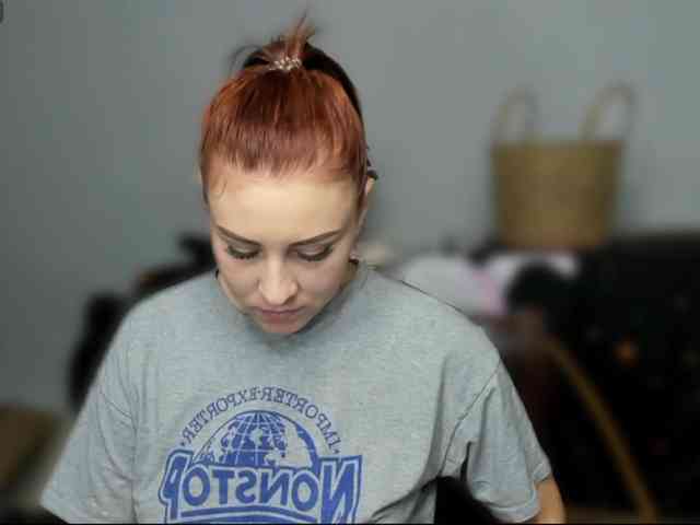 RedheadDevil webcam