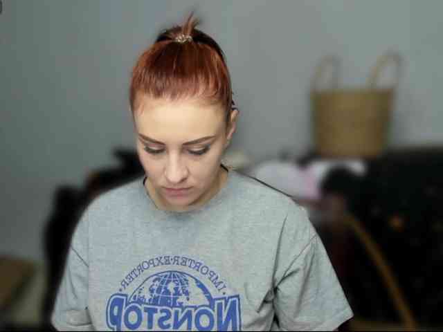RedheadDevil webcam