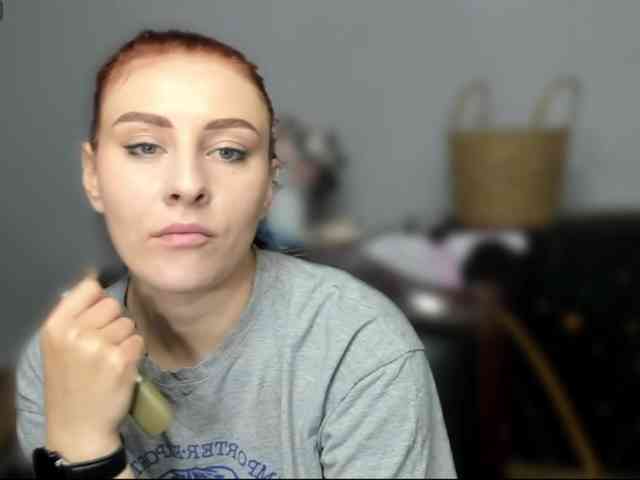 RedheadDevil webcam