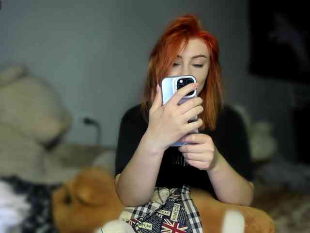 RedheadDevil webcam
