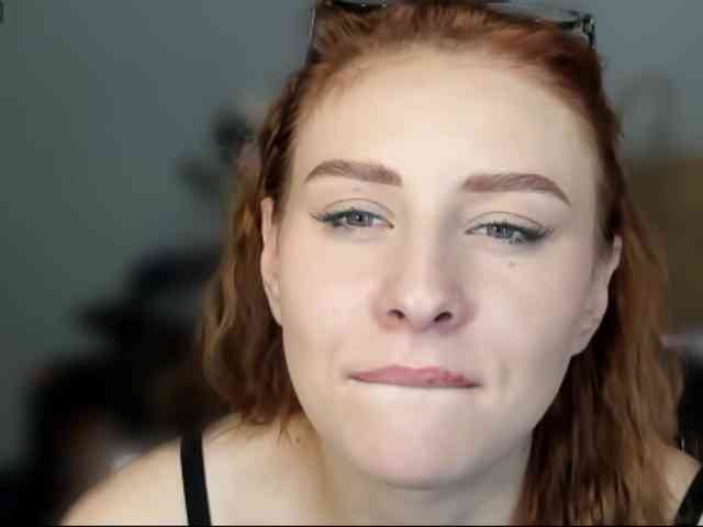 RedheadDevil webcam
