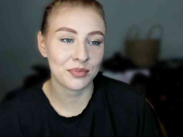RedheadDevil webcam