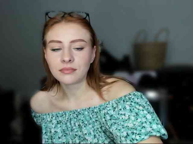 RedheadDevil webcam