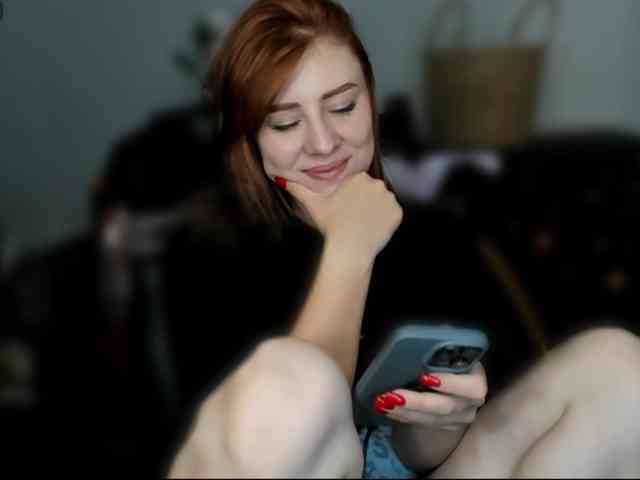 RedheadDevil webcam