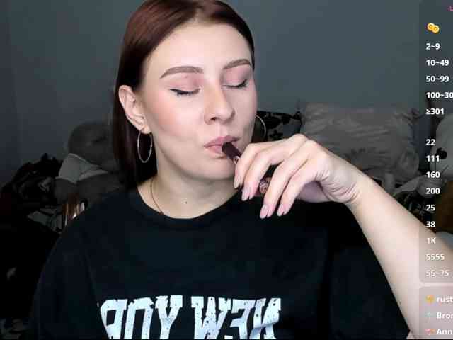 RedheadDevil webcam