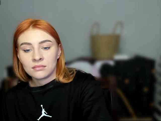 RedheadDevil webcam