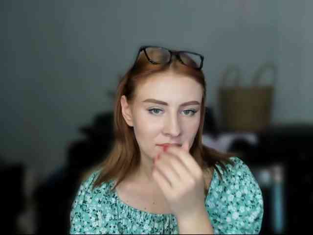 RedheadDevil webcam